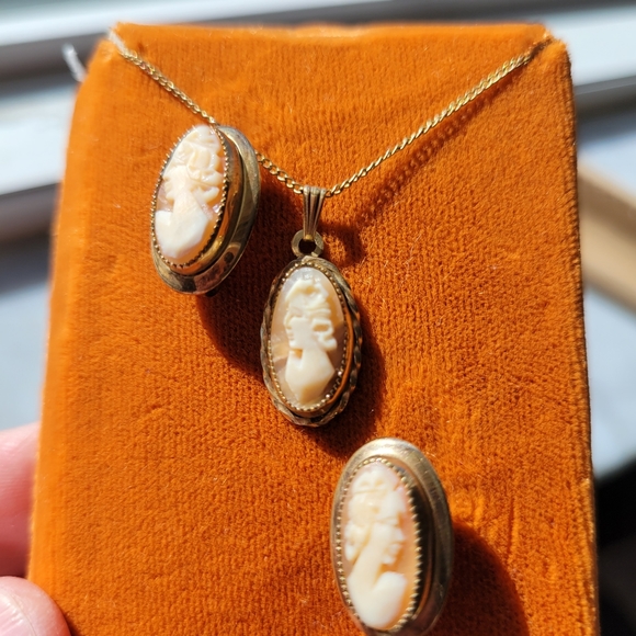 Vintage Curtis Creation Genuine Cameo Pendant & Clip-On Earrings ~ 12 KTGF ~ - Picture 3 of 16